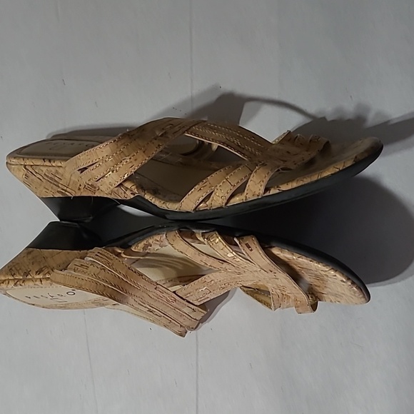 Women's Pesaro Slipon Sandals - Picture 5 of 9